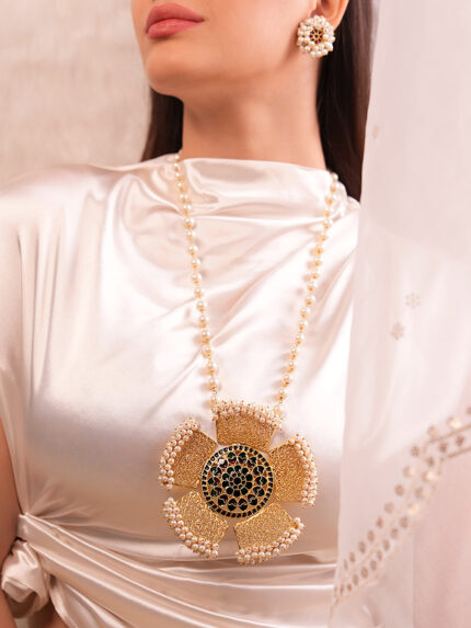 Binnis Wardrobe Women Gold-Plated & White Kundan-Studded Jewellery Set